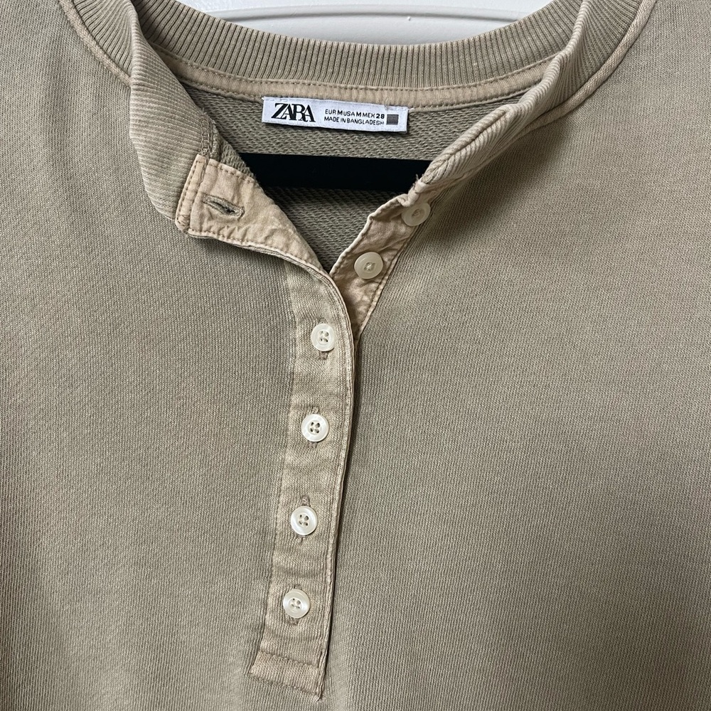 Zara Women's Tan Henley Sweatshirt - Picture 3 of 4